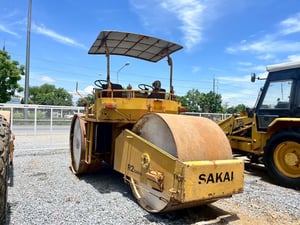 รถบด SAKAI รุ่น R2 สามล้อเหล็ก รถบด SAKAI รุ่น R2 สามล้อเหล็ก