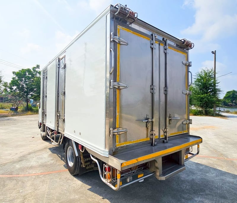 ISUZU FTR 240แรงม้า รถบรรทุก 6ล้อ ตู้เย็น ปี2012 ISUZU FTR 240แรงม้า รถบรรทุก 6ล้อ ตู้เย็น ปี2012