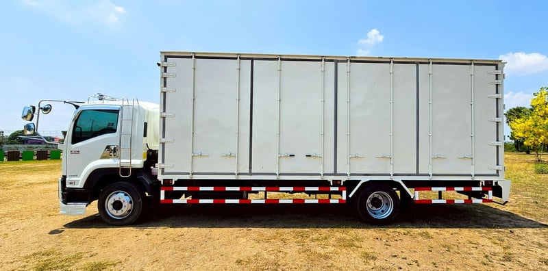  6 ล้อ ตู้ 10 บาน ISUZU FTR 240 แรงม้าปี2012