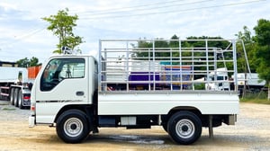 ISUZU NKR รถบรรทุก 4ล้อ กระบะเหล็ก ปี31