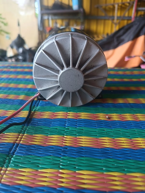 ขายมอเตอร์12v 350w.ใช้งานน้อยทำโปรเจกเครื่องตัดหญ้าแล้วไม่ได้ใช้ ขายมอเตอร์12v 350w.ใช้งานน้อยทำโปรเจกเครื่องตัดหญ้าแล้วไม่ได้ใช้