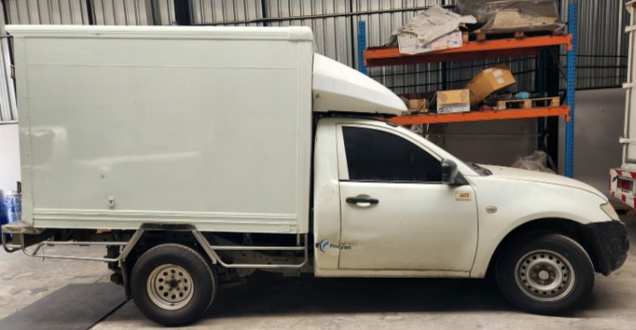 ขายกระบะตู้ทึบขาว รับน้ำหนัก ได้ 3 ตัน