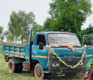 TOYOTA ไดน่า รถบรรทุก 6ล้อ ดั้มพ์ TOYOTA ไดน่า รถบรรทุก 6ล้อ ดั้มพ์