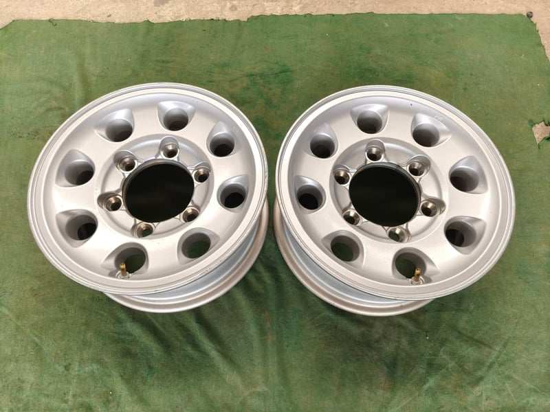 ล้อคู่ ISUZU ELF NLR ขอบ15 กว้าง6 ET15 , 6 รู เพลาลอย