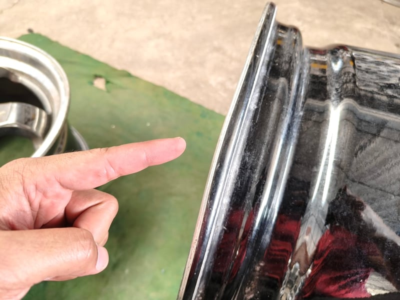 S1 งาน K-Speed ขอบ17 กว้าง8 ET38 , 4 รู 100 ***มีดุ้งอ่อน 3 วง สภาพสีเดิมไม่เคยซ่อม