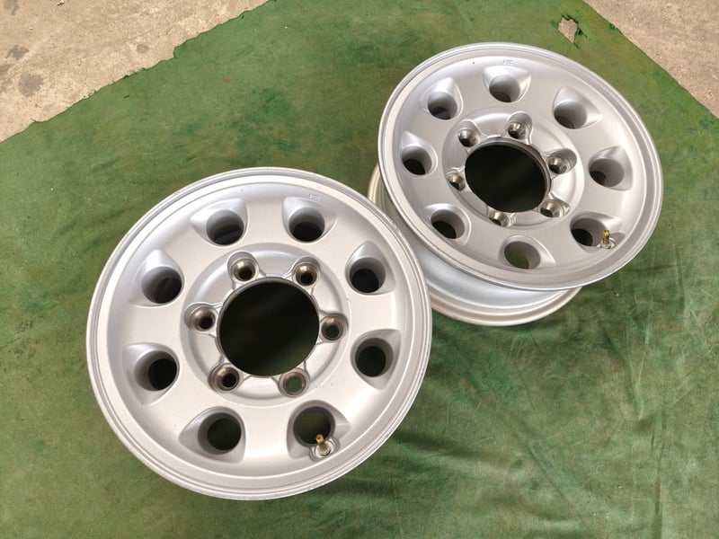 ล้อคู่ ISUZU ELF NLR ขอบ15 กว้าง6 ET15 , 6 รู เพลาลอย ล้อคู่ ISUZU ELF NLR ขอบ15 กว้าง6 ET15 , 6 รู เพลาลอย