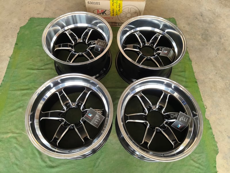N5 - Racing งาน MK ขอบ18 กว้าง9.5-10.5 ET15-0 , 6 รู 139 แม็กใหม่ไม่เคยใช้งาน