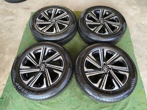 ล้อถอดป้ายแดง Yaris Ativ ขอบ16 พร้อมยาง Dunlop 195-60 ปี26 ไม่เคยลงพื้น