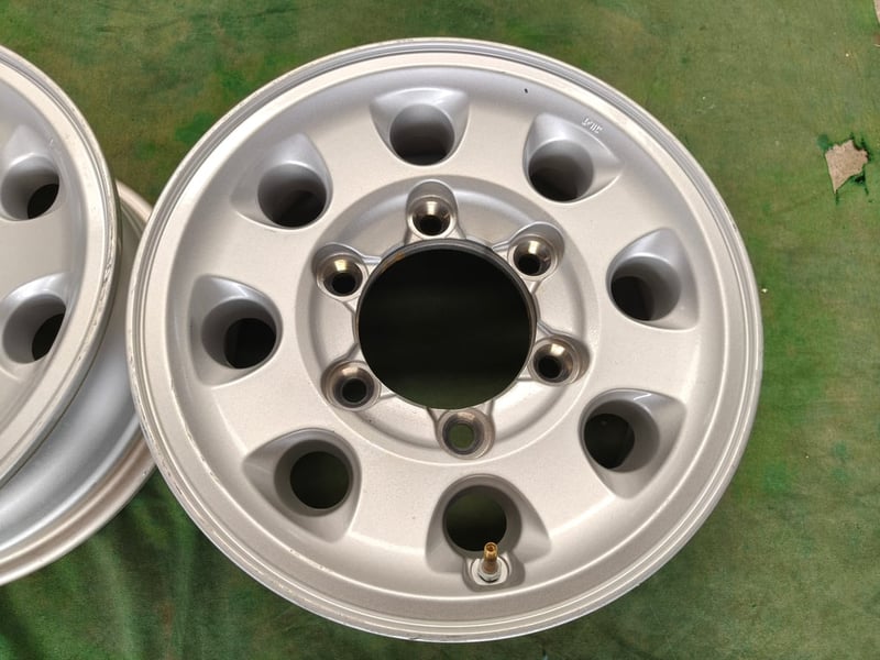 ล้อคู่ ISUZU ELF NLR ขอบ15 กว้าง6 ET15 , 6 รู เพลาลอย ล้อคู่ ISUZU ELF NLR ขอบ15 กว้าง6 ET15 , 6 รู เพลาลอย