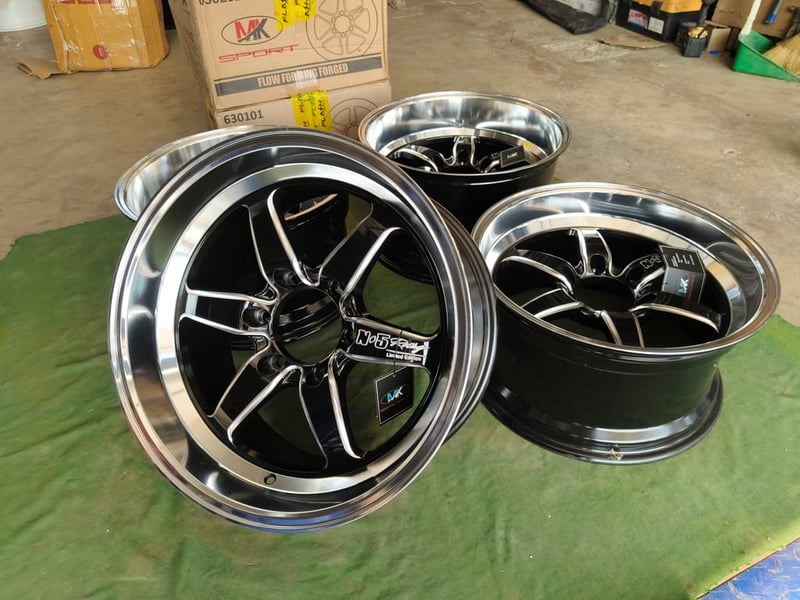 N5 - Racing งาน MK ขอบ18 กว้าง9.5-10.5 ET15-0 , 6 รู 139 แม็กใหม่ไม่เคยใช้งาน