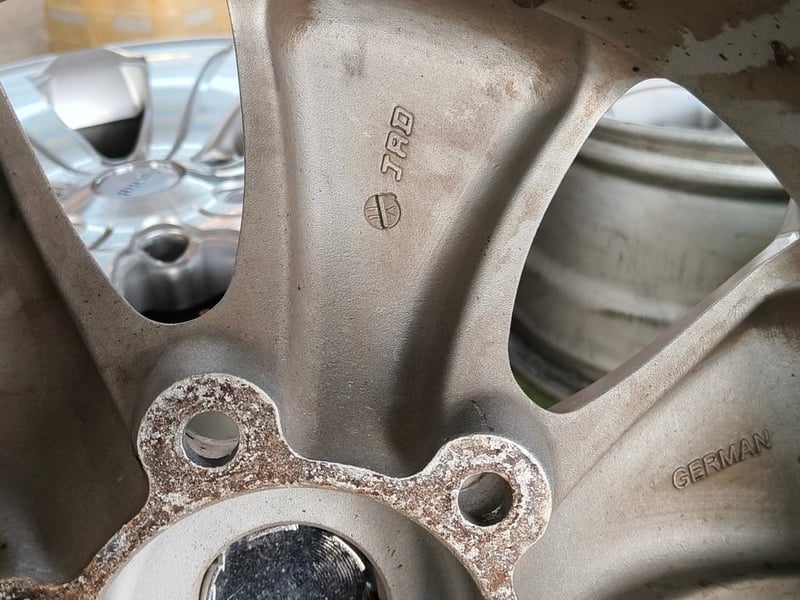 JRD German ขอบ17 กว้าง8 ET20 , 6 รู 139 ***ล้อมีรอยการใช้งาน