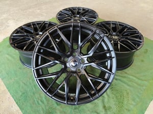 ล้อ MGW Vorsteiner V-FF 107 ขอบ18 กว้าง8.5 ET38 , 5 รู 112-114 ***ล้อสีเดิมไร้รอย