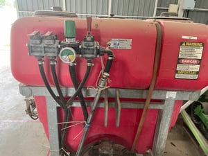 Broom sprayer SOLIVAN เครื่องพ่นปุ๋ย ยา 600L Broom sprayer SOLIVAN เครื่องพ่นปุ๋ย ยา 600L