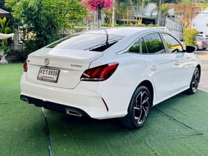  #MG 5 เครื่อง1.5 cc. รุ่นD เกียร์ AUTO ปี 2023 #รถไมล์แท้100%คะวิ่งน้อยมากๆๆคะ วิ่งมาแค่15,xxxกิโลคะ มีวารันตรีศูนย์ถึง ปี2026 **อ๊อปชั่นและจุดเด่นของรถรุ่นนี้** ประหยัดน้ำมันและมีสมรรถนะที่ดี