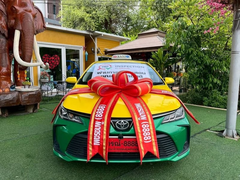  Toyota Corolla Altis 1.6  G  เกียร์อัตโนมัติ เครื่องยนต์ เบนซิน  LPG  สี เหลือง-เขียวปี2024