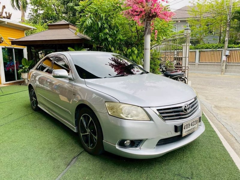  รถToyota Camry ตัว G เครื่อง2.0cc.ปี 2011 สีบรอนซ์เงิน เกียร์ ออโต้ เบนซิน + LPGถังโดนัท