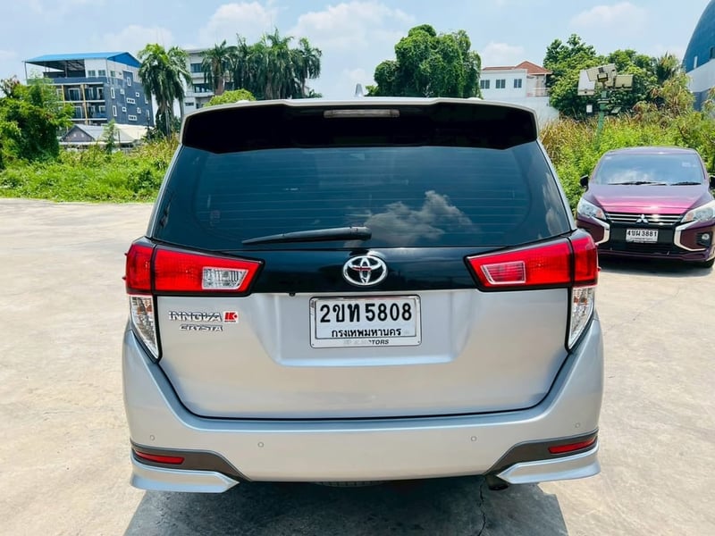 TOYOTA INNOVA CRYSTA 2.8 PREMIUM AUTO ปี 2022 ราคาถูกที่สุดในตลาด: (ได้ Innova รุ่นท็อปสุด ปี 22 ในราคาแค่นี้ คุ้มกว่านีี้คะ) TOYOTA INNOVA CRYSTA 2.8 PREMIUM AUTO ปี 2022 ราคาถูกที่สุดในตลาด: (ได้ Innova รุ่นท็อปสุด ปี 22 ในราคาแค่นี้ คุ้มกว่านีี้คะ)