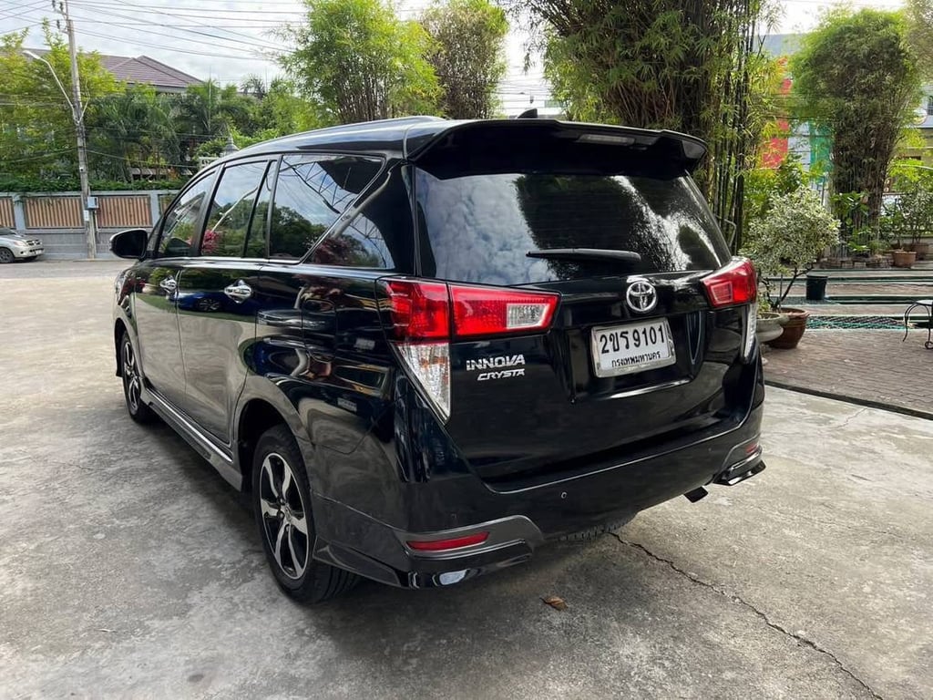 TOYOTA INNOVA CRYSTA PREMIUM 2.8cc. ดีเซล AUTO ปี 2022 TOYOTA INNOVA CRYSTA PREMIUM 2.8cc. ดีเซล AUTO ปี 2022