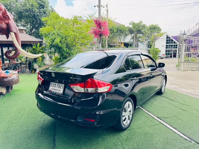  Suzuki Ciaz รุ่น GL เครื่อง1.2cc. เกียร์ธรรมดาปี 2021 ไมล์แท้วิ่งน้อยคะ51,xxxกว่ากิโลคะ