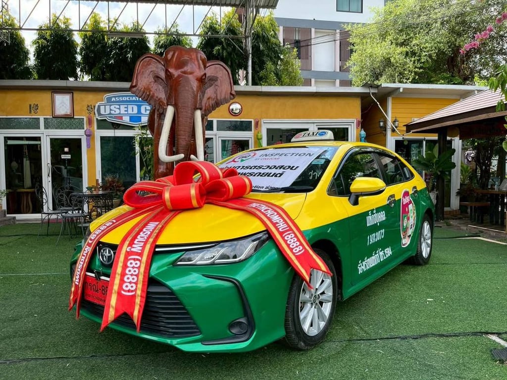 Toyota Corolla Altis 1.6  G  เกียร์อัตโนมัติ เครื่องยนต์ เบนซิน  LPG  สี เหลือง-เขียวปี2024  Toyota Corolla Altis 1.6  G  เกียร์อัตโนมัติ เครื่องยนต์ เบนซิน  LPG  สี เหลือง-เขียวปี2024