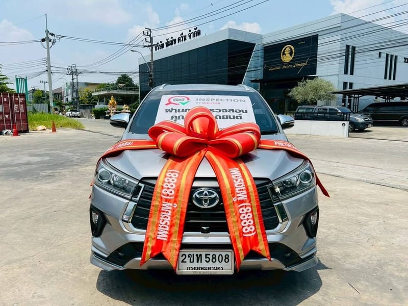  TOYOTA INNOVA CRYSTA 2.8 PREMIUM AUTO ปี 2022 ราคาถูกที่สุดในตลาด: (ได้ Innova รุ่นท็อปสุด ปี 22 ในราคาแค่นี้ คุ้มกว่านี้ไม่มีอีกแล้ว!)!  รุ่น TOP สุด (Premium):
