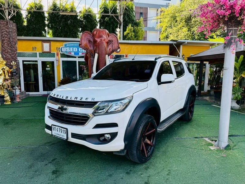  Chevrolet TRAILBLAZER รุ่น LT เครื่อง2.5cc.AUTO ปี 2019 ~รถ SUV ตัวใหญ่ ทรงสวย เท่ แข็งแรง ~เครื่องยนต์ 2.5 ดีเซล อึด ทน ประหยัด ~นั่งสบาย