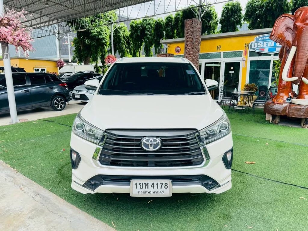TOYOTA INNOVA CRYSTA เครื่อง2.8cc AUTO ปี2021 TOYOTA INNOVA CRYSTA เครื่อง2.8cc AUTO ปี2021