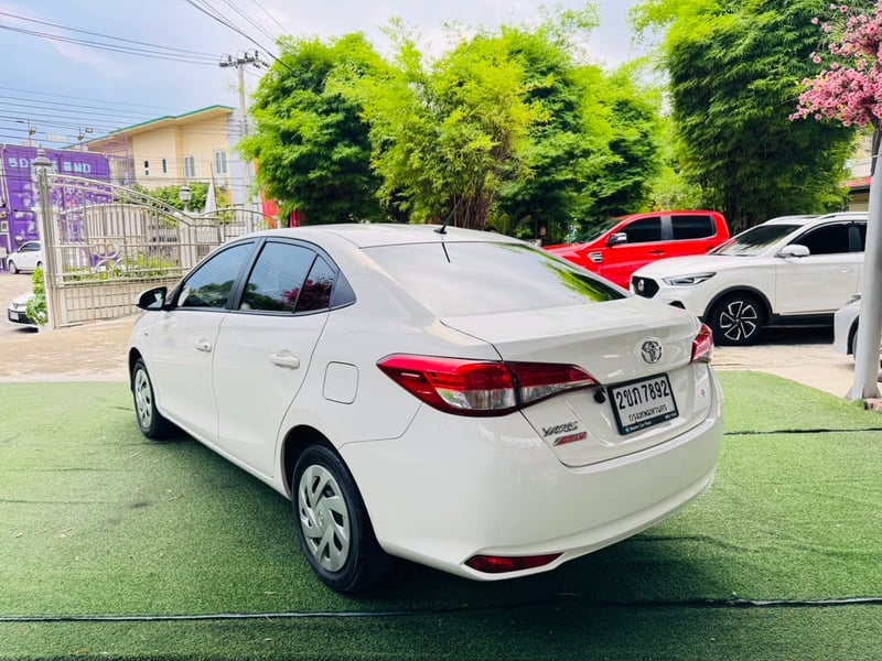  #TOYOTA YARIS รุ่น ATIV ENTRY  เครื่อง1.2cc. ปี 2022 ~มือ 1 ออกป้ายแดง  ~ใช้งานได้ 2 ระบบ เบนซิน+LPG  ~รับประกันไมล์แท้ 82,xxx กม. ~รถสวยเกรดA