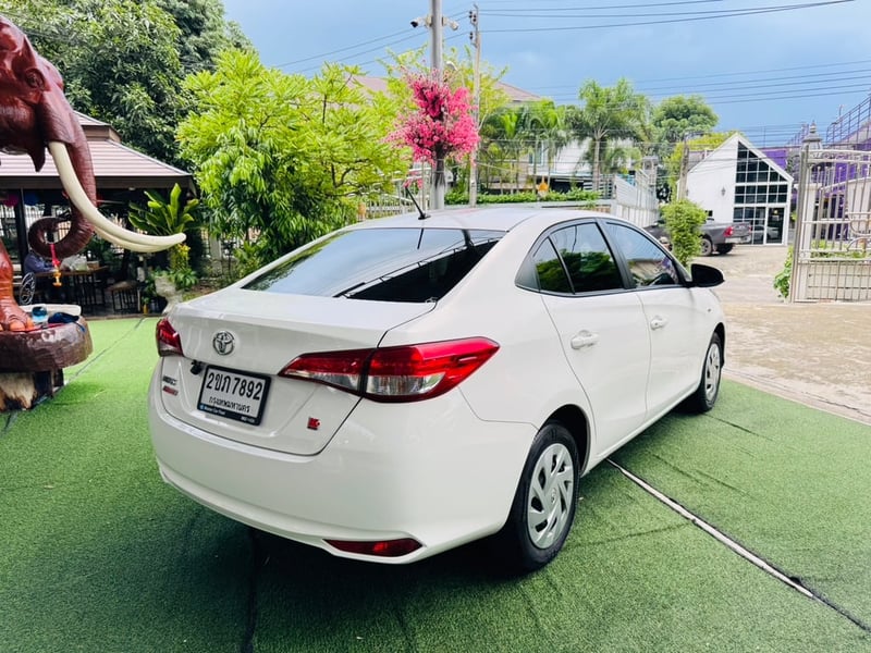  #TOYOTA YARIS รุ่น ATIV ENTRY  เครื่อง1.2cc. ปี 2022 ~มือ 1 ออกป้ายแดง  ~ใช้งานได้ 2 ระบบ เบนซิน+LPG  ~รับประกันไมล์แท้ 82,xxx กม. ~รถสวยเกรดA