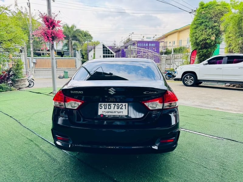  Suzuki Ciaz รุ่น GL เครื่อง1.2cc. เกียร์ธรรมดาปี 2021 ไมล์แท้วิ่งน้อยคะ51,xxxกว่ากิโลคะ