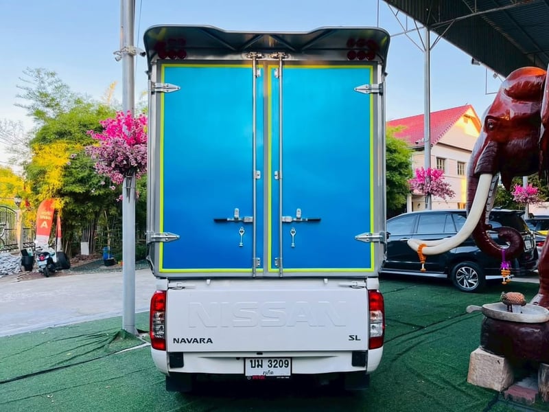 NISSAN NAVARA SINGLE CAB รุ่น SLเครื่อง2.5cc.เกียร์ธรรมดา ปี 2023  -ราคาพิเศษสุด: และ(ได้รถปี 23 + ตู้ทึบใหม่ ในราคาสามแสนปลายๆ คุ้มที่สุด!) 
