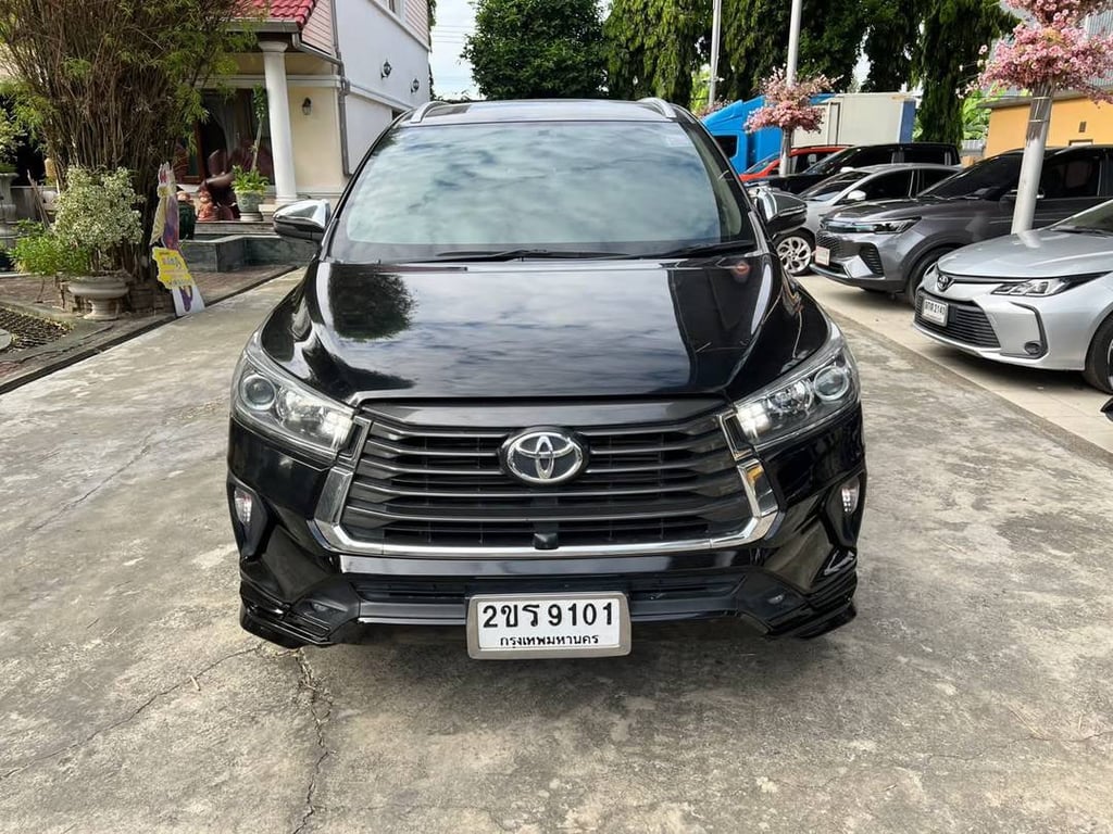 TOYOTA INNOVA CRYSTA PREMIUM เครื่อง 2.8cc. AUTO ปี2022 TOYOTA INNOVA CRYSTA PREMIUM เครื่อง 2.8cc. AUTO ปี2022