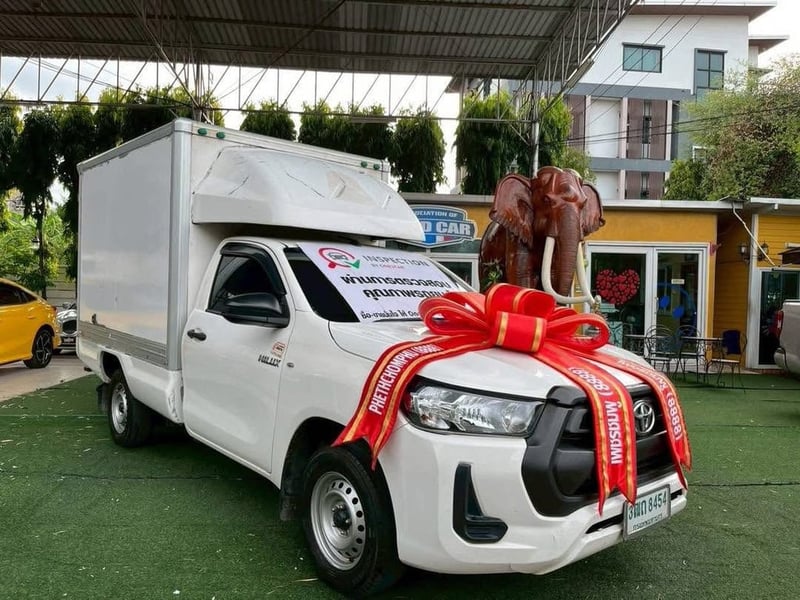  TOYOTA REVO SINGLECAB  รุ่น ตัว J เครื่อง2.4cc.เกียร์ธรรม  ปี 2019 รถกระบะตู้บรรทุกCARGO-BOX  สภาพสวย พร้อมใช้งาน! ไมล์แท้100%คะ 