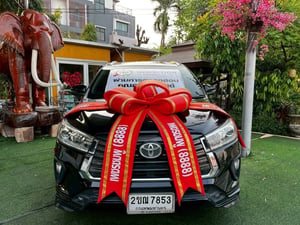   TOYOTA INNOVA CRYSTA 2.8 AUTO ปี 2022  ราคาถูกที่สุด: (ได้ Innova Crysta ปีใหม่ เครื่องดีเซล ในราคานี้ คุ้มค่าที่สุด!)  ทำไมต้องคว้าคันนี้? หรูหรา นั่งสบาย มั่นใจทุกการเดินทาง!  รถครอบครัว 7 