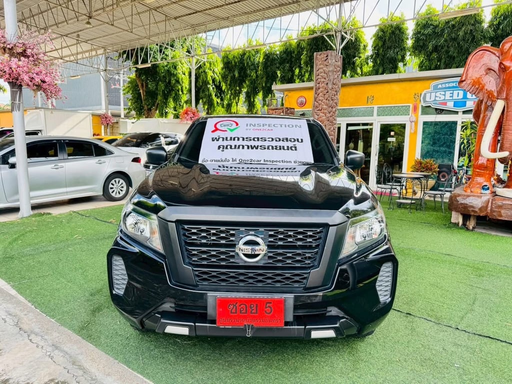  ~Nissan Navara 2.5 King Cab SL  ปี : 2023 ~มือหนึ่งออกป้ายแดง  ~เกียร์ธรรมดา แข็งแกร่ง ถึกทน ดุดัน ไม่เกรงใจใคร ~ไมล์แท้  49,xxx กม. 