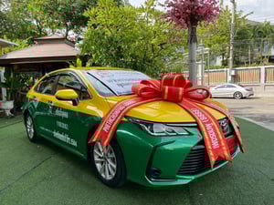 Toyota Corolla Altis 1.6  G ปี2024 เลขไมล์แท้ 35,xxx กม. เกียร์อัตโนมัติ เครื่องยนต์ เบนซิน  LPG  สี เหลือง-เขียว 