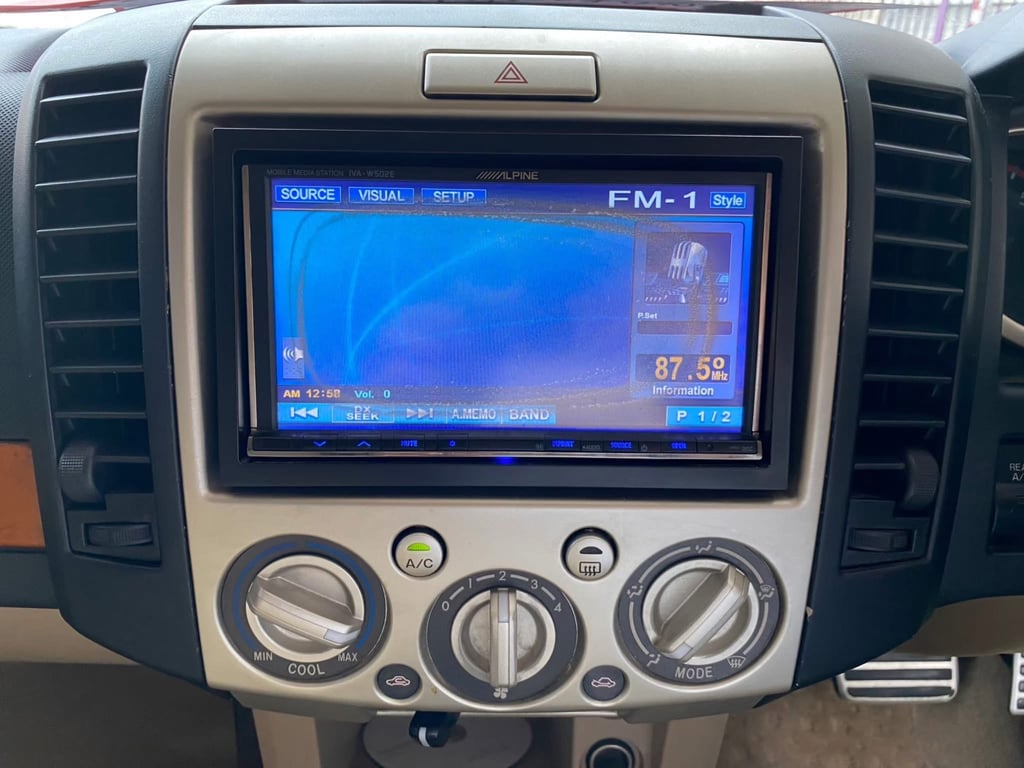 FORD EVEREST LTD 4WD เครื่อง 3.0cc. AUTO ปี2011 FORD EVEREST LTD 4WD เครื่อง 3.0cc. AUTO ปี2011