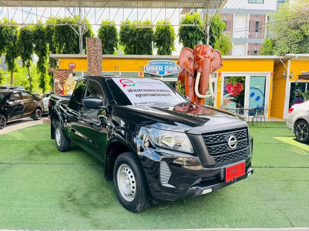  ~Nissan Navara 2.5 King Cab SL  ปี : 2023 ~มือหนึ่งออกป้ายแดง  ~เกียร์ธรรมดา แข็งแกร่ง ถึกทน ดุดัน ไม่เกรงใจใคร ~ไมล์แท้  49,xxx กม. 
