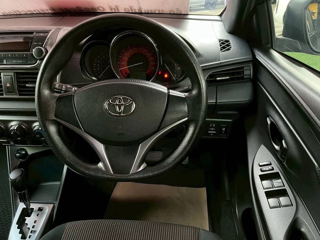 รถToyota YARIS ตัว E เครื่อง1.2cc. ปี2014 ไมล์แท้ 176,xxx กม. เครื่องเบนซิน เกียร์AUTO ฟรีดาวน์ รถToyota YARIS ตัว E เครื่อง1.2cc. ปี2014 ไมล์แท้ 176,xxx กม. เครื่องเบนซิน เกียร์AUTO ฟรีดาวน์