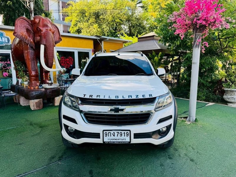  Chevrolet TRAILBLAZER รุ่น LT เครื่อง2.5cc.AUTO ปี 2019 ~รถ SUV ตัวใหญ่ ทรงสวย เท่ แข็งแรง ~เครื่องยนต์ 2.5 ดีเซล อึด ทน ประหยัด ~นั่งสบาย
