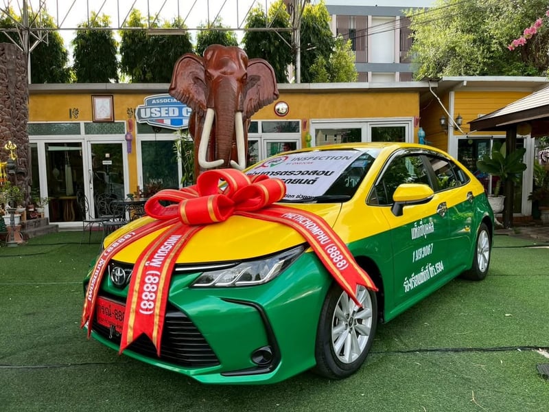  Toyota Corolla Altis 1.6  G  ปี2024 เลขไมล์แท้ 52,xxx กม. เกียร์อัตโนมัติ เครื่องยนต์ เบนซิน LPG  สี เหลือง-เขียว 