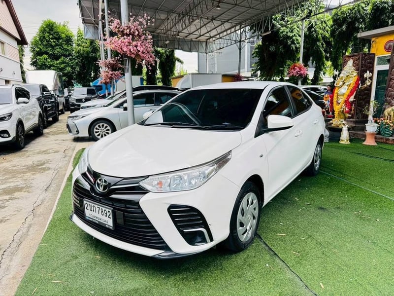 #TOYOTA YARIS รุ่น ATIV ENTRY  เครื่อง1.2cc. ปี 2022 ~มือ 1 ออกป้ายแดง  ~ใช้งานได้ 2 ระบบ เบนซิน+LPG  ~รับประกันไมล์แท้ 82,xxx กม.