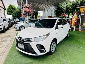 #TOYOTA YARIS รุ่น ATIV ENTRY  เครื่อง1.2cc. ปี 2022 ~มือ 1 ออกป้ายแดง  ~ใช้งานได้ 2 ระบบ เบนซิน+LPG  ~รับประกันไมล์แท้ 82,xxx กม.