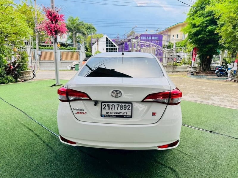 #TOYOTA YARIS รุ่น ATIV ENTRY  เครื่อง1.2cc. ปี 2022 ~มือ 1 ออกป้ายแดง  ~ใช้งานได้ 2 ระบบ เบนซิน+LPG  ~รับประกันไมล์แท้ 82,xxx กม. ~รถสวยเกรดA 