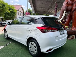  TOYOTA YARIS เครื่อง1.2cc. รุ่นENTRY ติด LPG  AUTO ปี 2022  ประหยัดน้ำมันคูณสอง! สภาพสวยกริ๊บ ในราคาที่คุ้มที่สุด! 