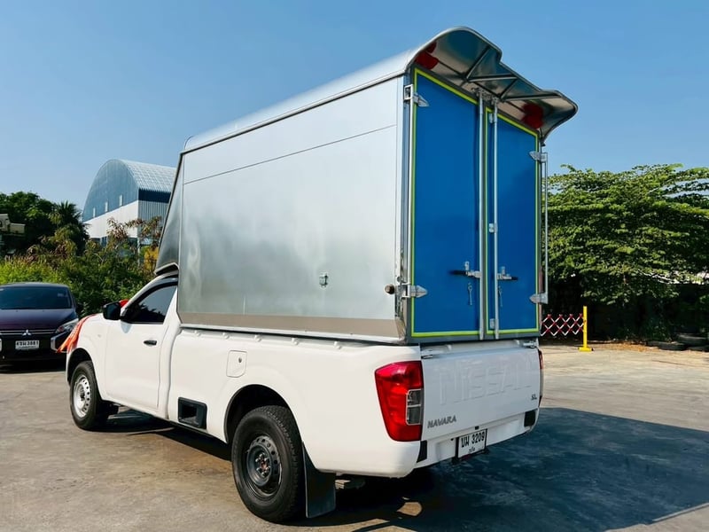 รถNISSAN NAVARA SINGLE CAB รุ่น SL เครื่อง2.5 cc. เกียร์ MT ปี 2023 ~ พิเศษ! แถมฟรีตู้ทึบอลูมิเนียมสูง 2.10 ม. (เบิกใหม่มือ 1) รถNISSAN NAVARA SINGLE CAB รุ่น SL เครื่อง2.5 cc. เกียร์ MT ปี 2023 ~ พิเศษ! แถมฟรีตู้ทึบอลูมิเนียมสูง 2.10 ม. (เบิกใหม่มือ 1)