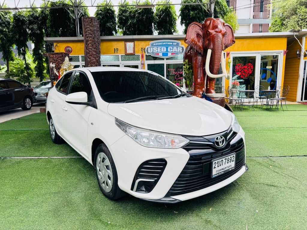  #TOYOTA YARIS รุ่น ATIV ENTRY  เครื่อง1.2cc. ปี 2022 ~มือ 1 ออกป้ายแดง  ~ใช้งานได้ 2 ระบบ เบนซิน+LPG  ~รับประกันไมล์แท้ 82,xxx กม. ~รถสวยเกรดA