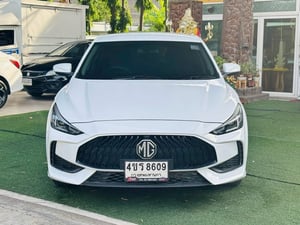  #MG 5 เครื่อง1.5 cc. รุ่นD เกียร์ AUTO ปี 2023 #รถไมล์แท้100%คะวิ่งน้อยมากๆๆคะ วิ่งมาแค่15,xxxกิโลคะ มีวารันตรีศูนย์ถึง ปี2026 **อ๊อปชั่นและจุดเด่นของรถรุ่นนี้** ประหยัดน้ำมันและมีสมรรถนะที่ดี
