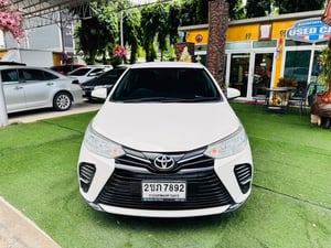  #TOYOTA YARIS รุ่น ATIV ENTRY  เครื่อง1.2cc. ปี 2022 ~มือ 1 ออกป้ายแดง  ~ใช้งานได้ 2 ระบบ เบนซิน+LPG  ~รับประกันไมล์แท้ 82,xxx กม. ~รถสวยเกรดA