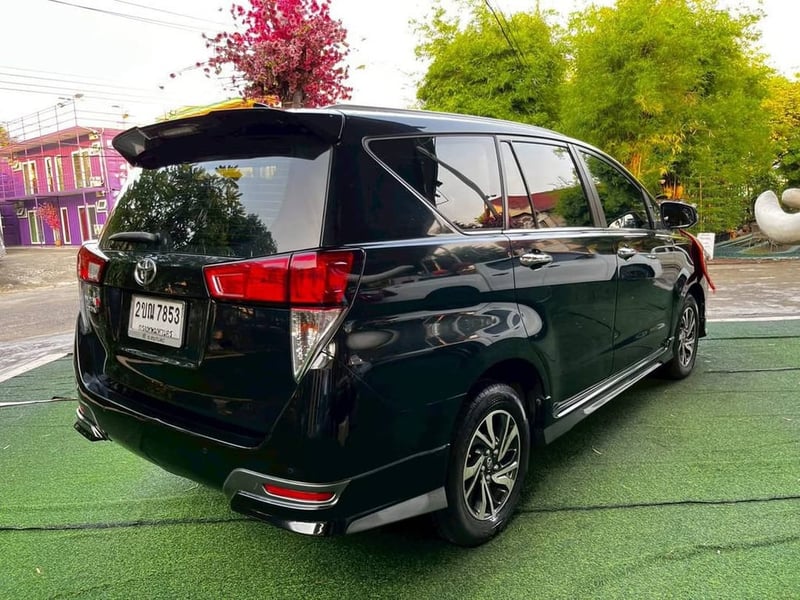   TOYOTA INNOVA CRYSTA 2.8 AUTO ปี 2022  ราคาถูกที่สุด: (ได้ Innova Crysta ปีใหม่ เครื่องดีเซล ในราคานี้ คุ้มค่าที่สุด!)